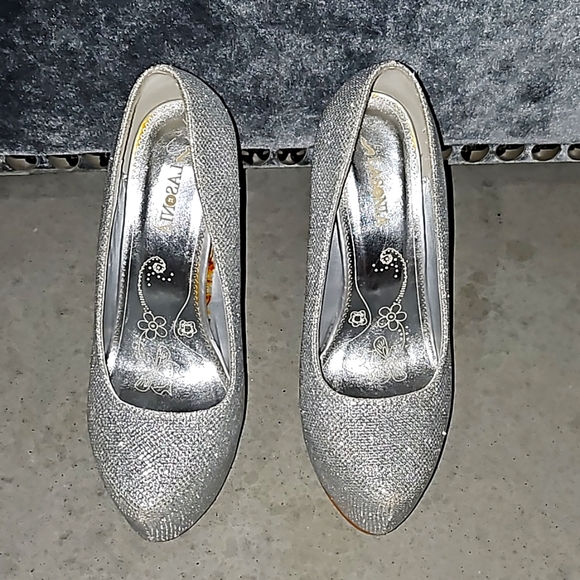 Silver Glitter Closed Platform Heels size 5 - Picture 2 of 6